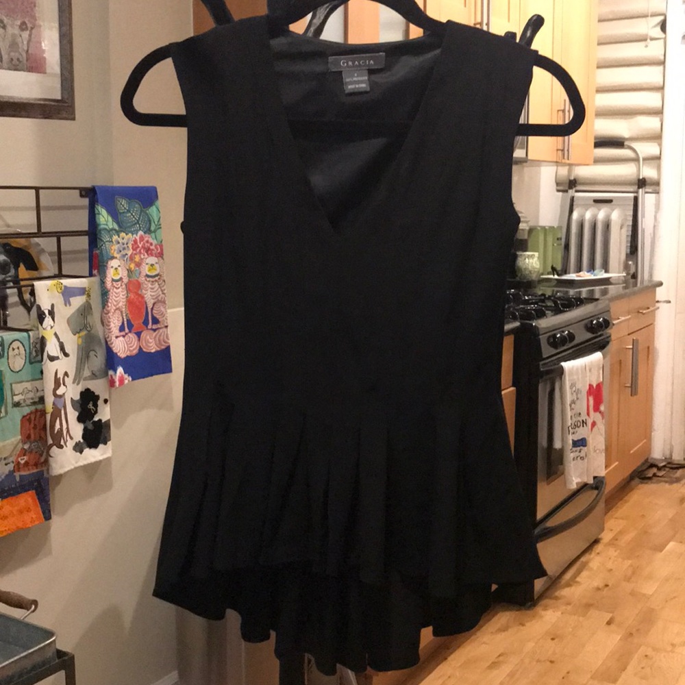 Gracia Black v Neck High Low Peplum Top